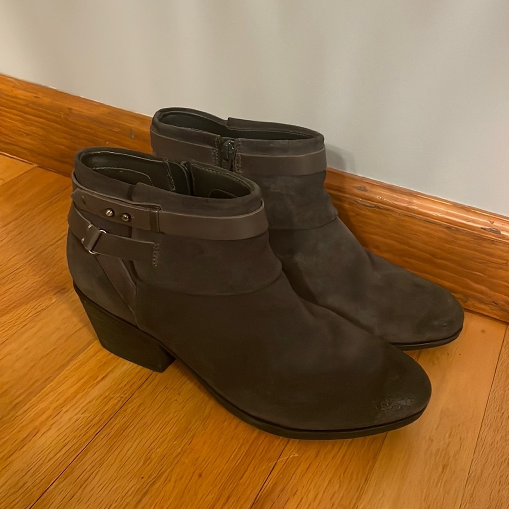 Clarks Gelata Freeza ankle boots. Dark grey suede, size 10